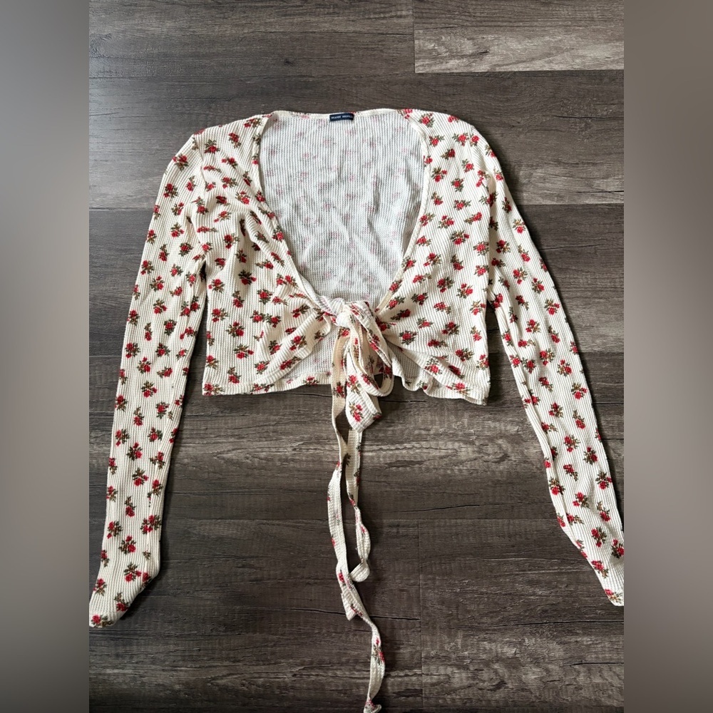 Brandy Melville Floral Tie Up Cropped Blouse